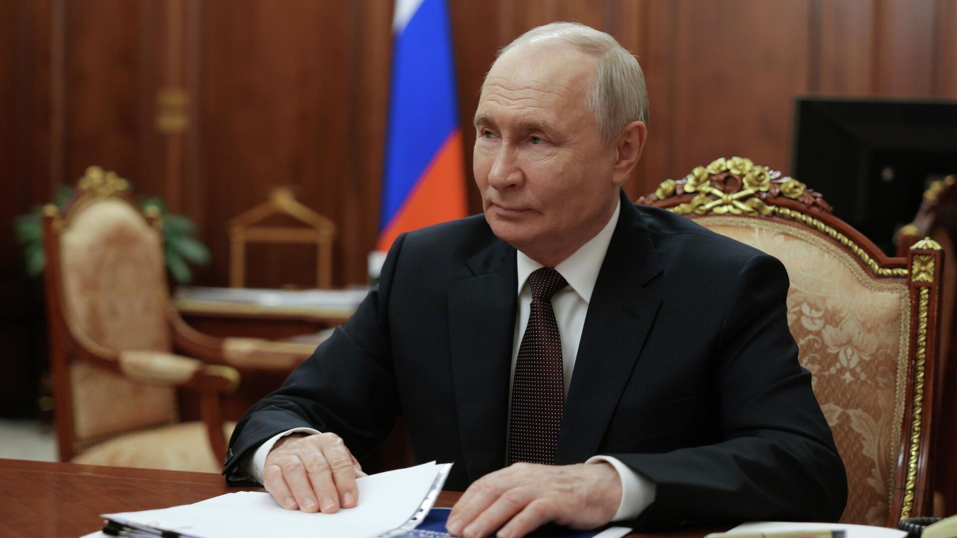 Путин поздравил работников строительной отрасли с профессиональным праздником