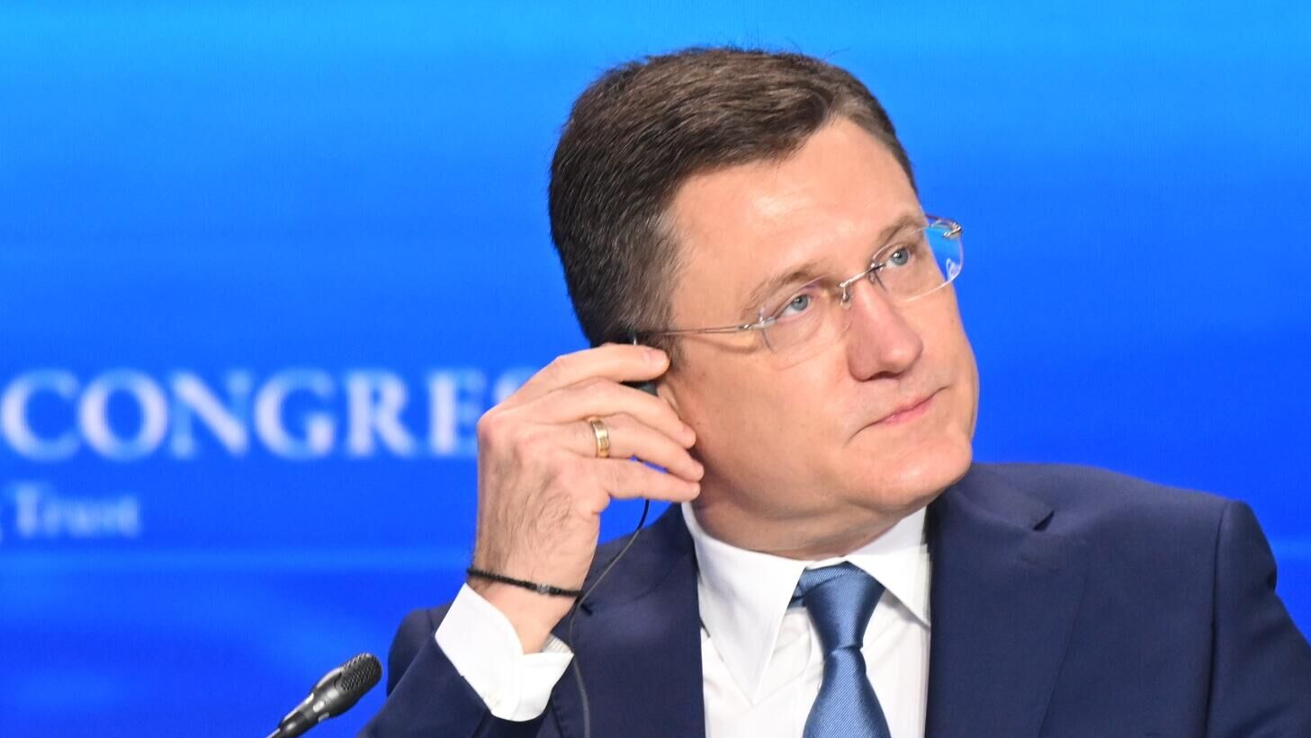 Новак назвал обеспечение топливом автотранспорта торговых сетей приоритетом
